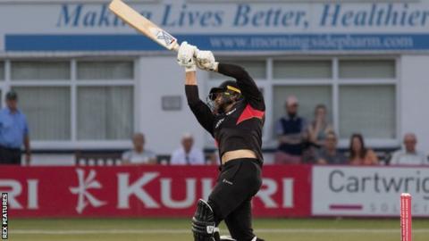 Aaron Lilley in action for Leicestershire
