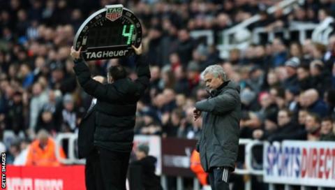 Manchester United manager Jose Mourinho looking at the stoppage time board