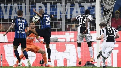 Higuain scores