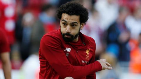 Mo Salah warming up