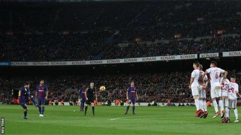 Lionel Messi scores for Barcelona against Alaves