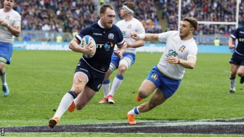Stuart Hogg scores for Scotland against Italy