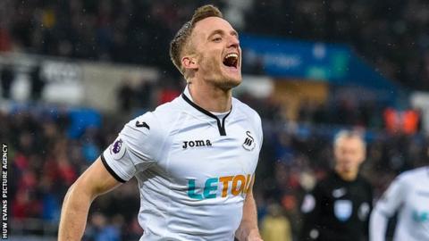 Andy King celebrates goal against West Ham United
