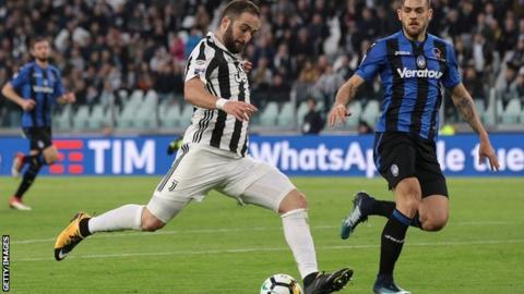 Juventus beats Atalanta 2-0 to open up 4-point lead
