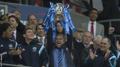 Jose Mourinho lifts the League Cup