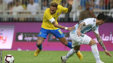 Neymar beats his man