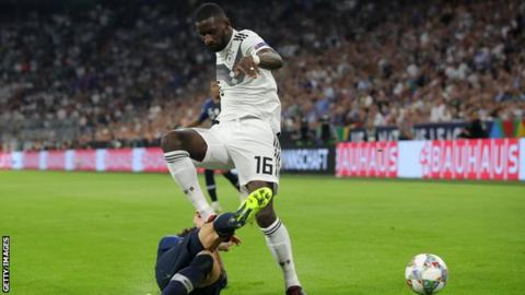 Antonio Rudiger's challenge left Benjamin Pavard with marks on his neck