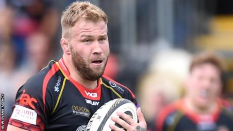 Ross Moriarty goes on the charge for Dragons