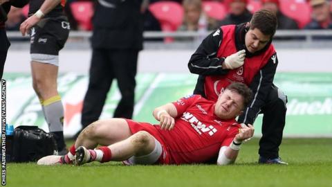 Steff Evans injured