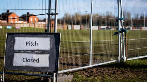 Pitch closed sign