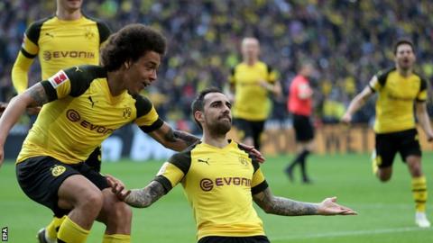 Bundesliga Borussia Dortmund Take Top Spot As Bayern Munich