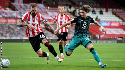 Conor Gallagher takes on Pontis Jansson