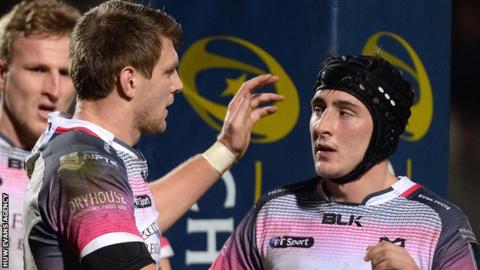 Sam Davies (R) and Dan Biggar