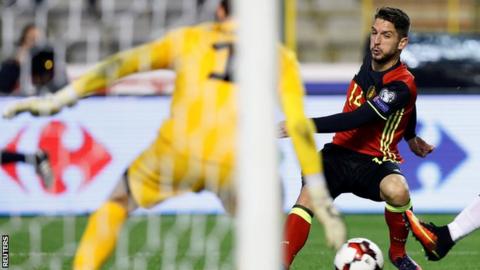 Dries Mertens scores