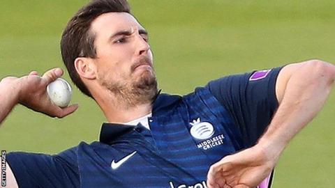 Steven Finn bowling for Middlesex