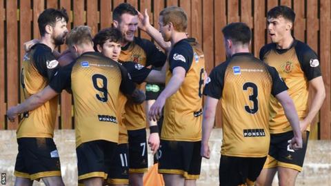 Annan celebrate