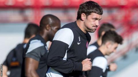Martin Canning training with his Hamilton players