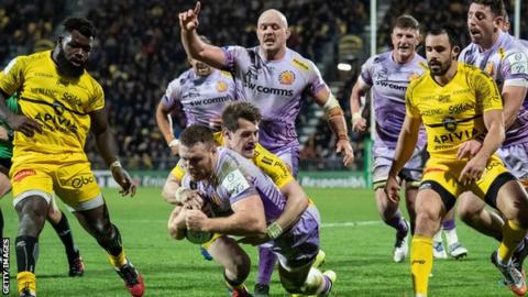 Sam Simmonds scores a try at La Rochelle