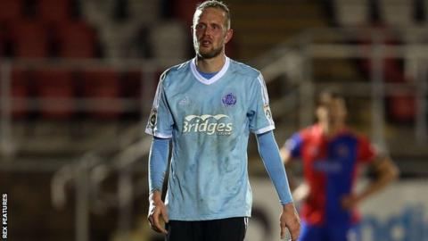 Scott Rendell in action for Aldershot