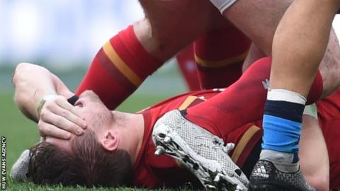 Dan Biggar holds his head as he feels the pain of injury