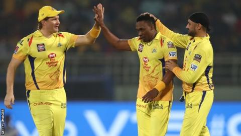 Dwayne Bravo, Shane Watson and Harbajan Singh celebrate wicket