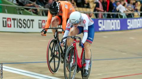 Elinor Barker held off the Netherlands' Kirsten Wild to win women's scratch gold at the 2019 Track World Championships