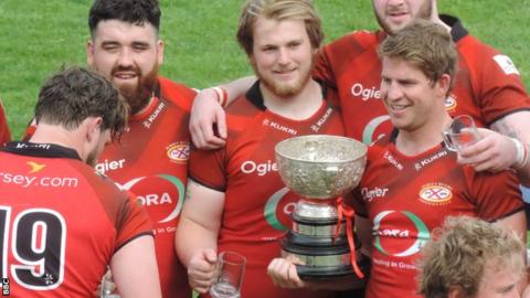 Jersey with the Siam Cup