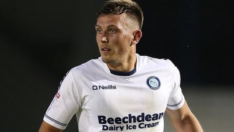 Will de Havilland in action for Wycombe