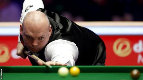 Stuart Bingham takes a shot during the Masters semi-final against DAvid Gilbert