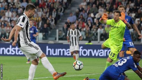 Sami Khedira scores for Juventus