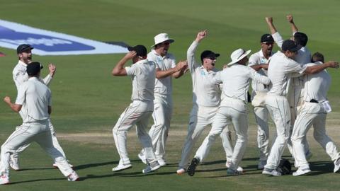 New Zealand celebrating bowling out Pakistan