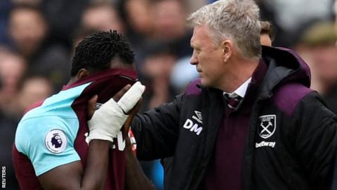 Michail Antonio (left) is consoled by Hammers boss David Moyes after having to go off in the win over Southampton