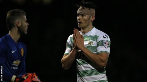 Kieffer Moore: Striker signs 18-month deal with Forest ...