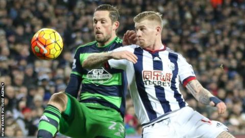 Gylfi Sigurdsson battles for the ball with James McClean