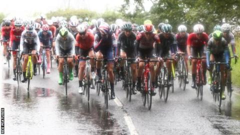 The sodden Women's Tour peloton