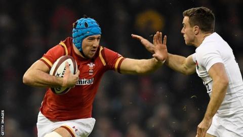 justin Tipuric takes on England's George Ford