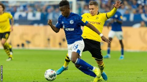 Rabbi Matondo playing for Schalke against Borussia Dortmund