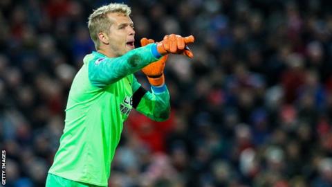 Jonas Lossl to join Everton after his Huddersfield contract expires