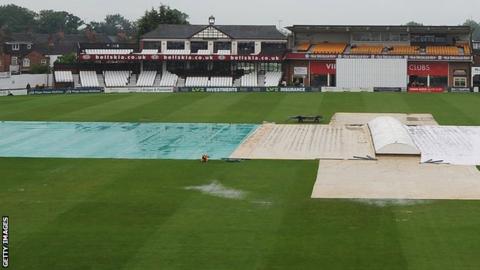 Rain at Wantage Road