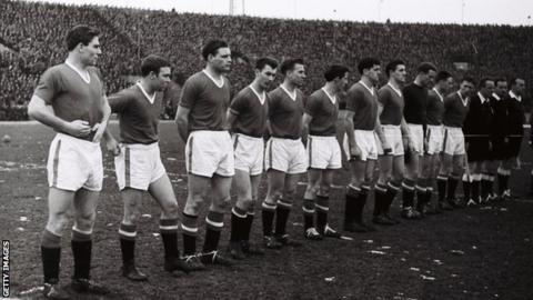 Harry Gregg lines up with his Manchester United team-mates in Belgrade the day before the Munich air disaster