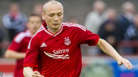 Willo Flood in action for Aberdeen