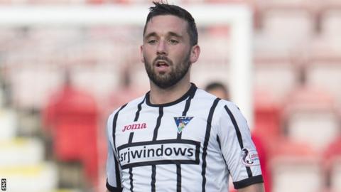 Dunfermline striker Nicky Clark