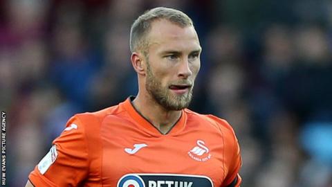 Mike Van der Hoorn: Defender set for Swansea City contract talks - BBC