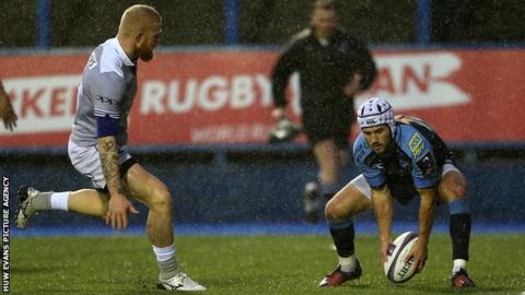 Matthew Morgan scores for Cardiff Blues against Bath