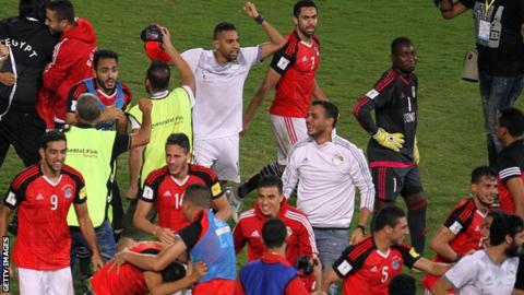 Egyptian players celebrate qualifying for the 2018 World Cup