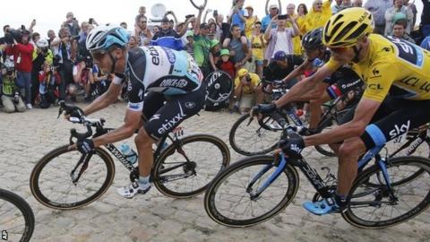Tony Martin and Chris Froome on the cobbles