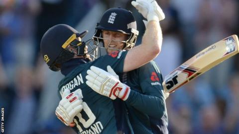 Eoin Morgan and Joe Root celebrate as Englad beat India in the decisive third ODI in summer 2018