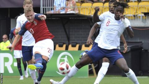 Simen Bolkan Nordli of Norway kicks the ball past Trevoh Chalobah of England