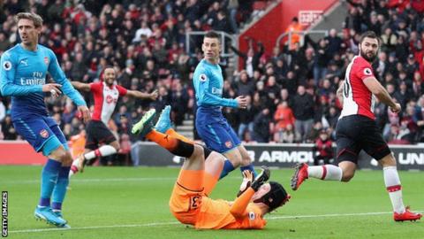 Charlie Austin scores for Southampton against Arsenal