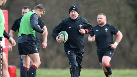 Shaun Edwards taking Wales training